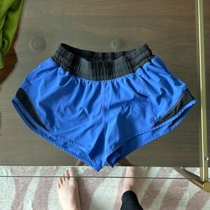 LULU HOTTY HOT SHORT BLUE/BLACK SIZE 4 2.5 IN